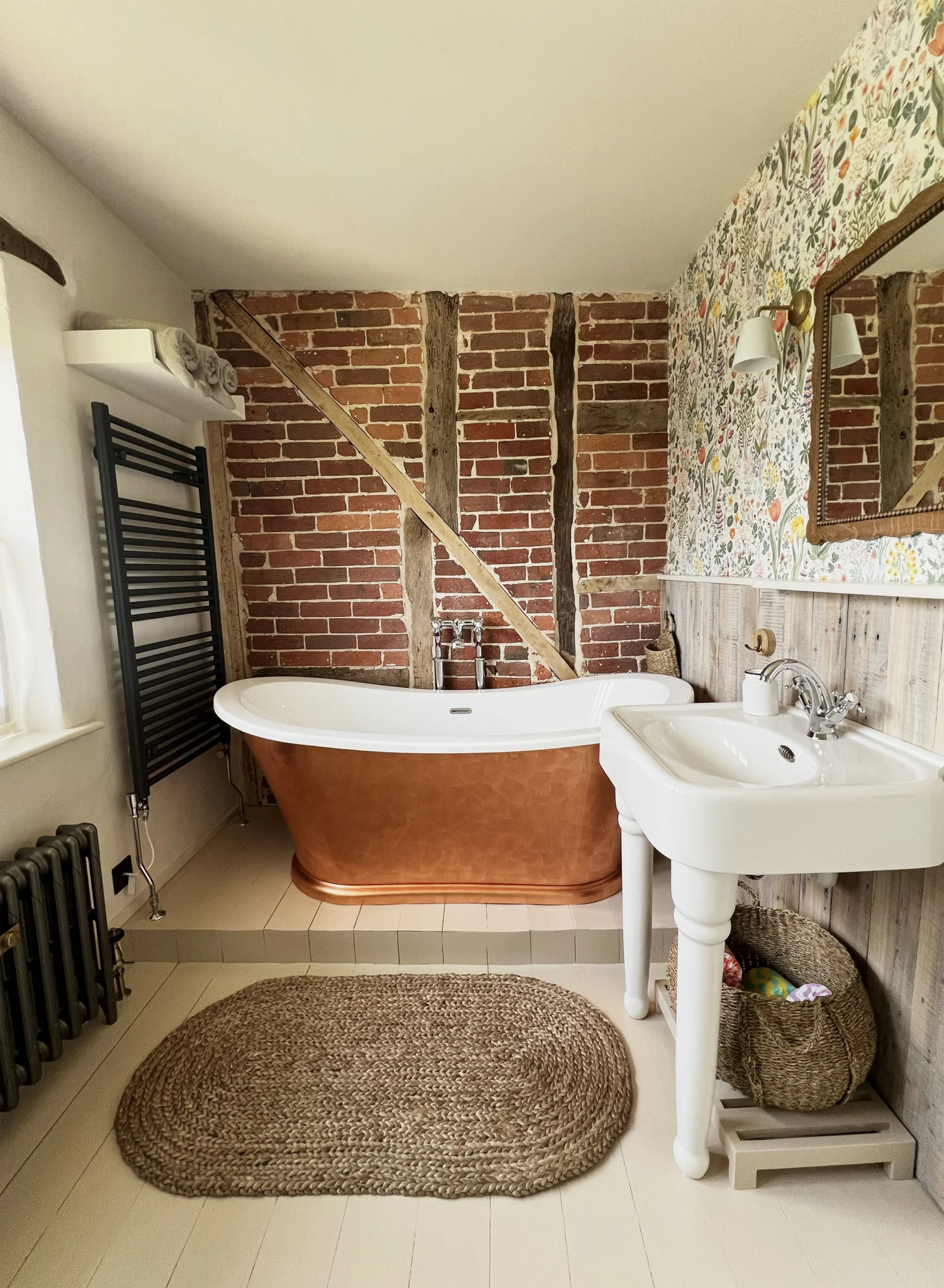 Kids room with bespoke bunk bed and single bed